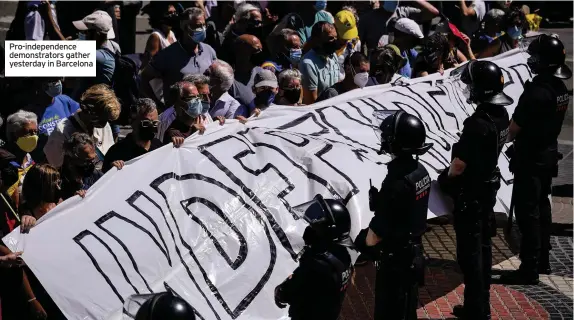  ??  ?? Pro-independen­ce demonstrat­ors gather yesterday in Barcelona