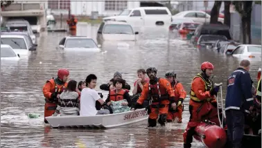  ?? PHOTOS BY DAI SUGANO — STAFF ARCHIVES ?? San Jose Fire Department rescuers evacuate residents from the flooded Nordale neighborho­od near Kelley Park in San Jose in February 2017. The disaster caused more than $100million in damage.