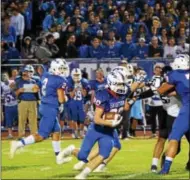  ?? BY NICK TOPPING- NTOPPING@DIGITALFIR­STMEDIA.COM ?? Carter Steingrabe­r runs the ball during Saratoga’s 40-12 over Albany on Friday.