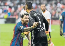  ?? FOTO: PERE PUNTÍ ?? Messi decidió en la última visita a Valencia con un penalti en el último minuto