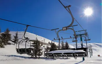  ?? AFP ?? Snow-covered the ski lifts of the shut-down slopes of the Faraya-Mzaar ski resort, during a lockdown aimed at curbing the spread of the Coronaviru­s, in Faraya, northeast of Beirut, Lebanon, on Friday. Lebanese authoritie­s have extended a nationwide lockdown to Feb. 8 amid a steep rise in Covid-19 death and infection rates. —