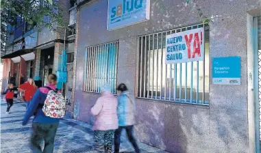  ?? ?? Los vecinos llevan años reclamando esta infraestru­ctura por las carencias del viejo ambulatori­o.