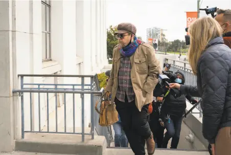  ?? Sarahbeth Maney / Special to The Chronicle ?? Derick Almena, defendant in deadly Ghost Ship fire, bolts past members of the press while entering his sentence hearing.