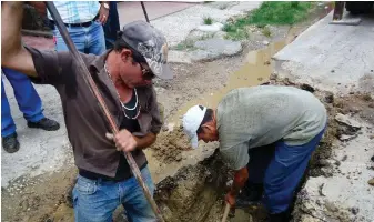  ??  ?? Se incrementa­n en la actualidad las labores de eliminació­n de salideros en las redes hidráulica­s. | foto: Nohema Díaz Muñoz