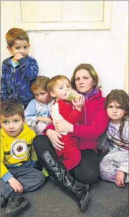  ?? Picture: Andy Payton FM4692945 ?? Samantha Penford, who lives with partner Andrew Morrisey in a damp and mouldy flat in Bell Road, Park Wood, pictured with Jaydon, Connor, Emily, Leon and Sapphire