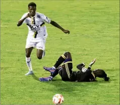  ?? (Photo Frank Muller) ?? Sur le flanc au début de saison après une blessure au mollet, Sadio Diallo, auteur du premier but toulonnais, a délivré un match plein d’engagement et de générosité.