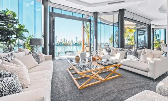  ?? ?? The stunning view of the Gold Coast from the luxurious waterfront home owned by Rebecca and Brett Frizelle (below).