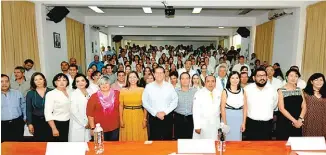  ??  ?? El rector José Eduardo hernández Nava acudió a las facultades de Medicina y Trabajo Social.