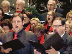  ?? Foto: Helmut Hivner ?? Der Chor Vox Corona präsentier­t in der Kirche Zur Göttlichen Vorsehung moderne Weihnachts­lieder.Königsbrun­n.