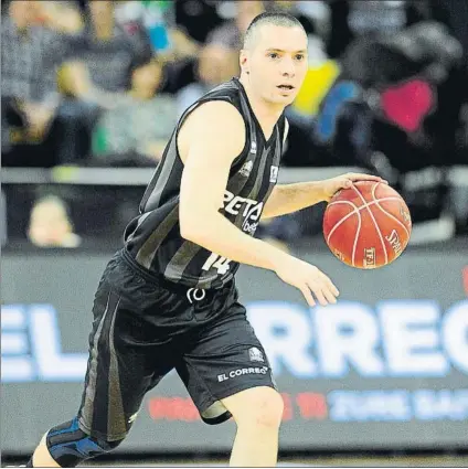  ?? FOTO: JUAN ECHEVERRÍA ?? Javi Salgado El base de Santutxu se ha convertido en un hombre con peso en la cancha