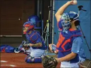  ?? SAUL MARTINEZ / NEW YORK TIMES ?? Tomas Nido (left, at spring training in Port St. Lucie, Fla., last month) is one of two New York Mets catchers who said wearing contact lenses was complicati­ng their job.