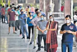  ?? AJAY AGGARWAL /HT PHOTO ?? People aged 18 and above at a vaccinatio­n centre in Delhi on Monday.