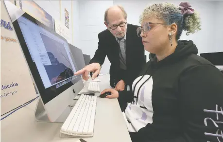  ?? DAN JANISSE ?? University of Windsor professor Marty Gervais work with student Rylee Kribson campus on Thursday. The English writing students in the class collaborat­ed with Gervais to publish two new poetry anthologie­s that delve into the history of Windsor and Amherstbur­g.