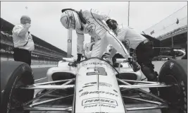  ?? ASSOCIATED PRESS ?? HELIO CASTRONEVE­S, OF BRAZIL, leads Kyle Kaiser into the first turn Friday during the final practice session for the IndyCar Indianapol­is 500 auto race at Indianapol­is Motor Speedway in Indianapol­is