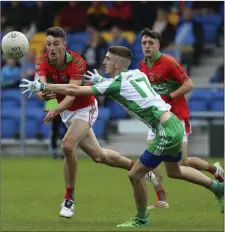  ??  ?? Rathnew’s Jody Merrigan gets his pass away as Tom Burke closes in.