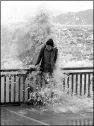  ?? ROY LIU / CHINA DAILY ?? Right: Waves on the waterfront provide some excitement after Typhoon Hato hit the Heng Fa Chuen community of Hong Kong on Wednesday.