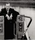  ?? GRAHAM DODKINS COLLECTION PHOTO: ?? Leslie Morton on the Willow
Wren Ascot at Bulls Bridge, Southall in 1965 – the only known photograph of him on one of his Willow Wren narrowboat­s.