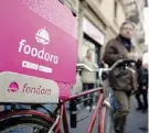  ?? LaPresse ?? In strada I fattorini di Foodora consegnano pasti a domicilio