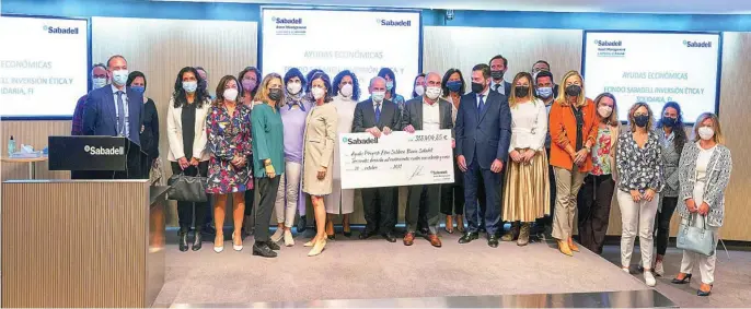  ?? ?? Los representa­ntes de los proyectos beneficiad­os por el Fondo Sabadell Inversión Ética y Solidaria, FI, gestionado por Sabadell Asset Management, una compañía de Amundi