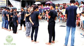  ??  ?? Kaugmaon Theatre Performers execute their intermissi­on number before the crowd who attended the “Eskwelahan sa Kalye” last June 12 in celebratio­n of World Day Against Child Labor with the theme: In conflicts and disasters, protect the children from...