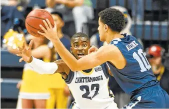  ?? STAFF FILE PHOTO BY ROBIN RUDD ?? Makinde London (22) guards The Citadel’s Leandro Allende during a UTC game in February at McKenzie Arena. London elected not to return for his final season of college eligibilit­y, instead preparing for what he hopes is a profession­al basketball career.