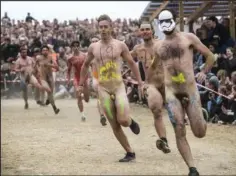  ?? FOTO: JONAS OLUFSON ?? George Lucas havde naeppe forestille­t sig, at en Stormtroop­er ville dukke op ved et nøgenløb i Danmark, da han lavede den første ’Star Wars’film.