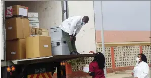  ?? Photo: Eveline de Klerk ?? Stock coming… Covid-19 vaccine doses being delivered to the Erongo region during the start of the vaccinatio­n campaign.