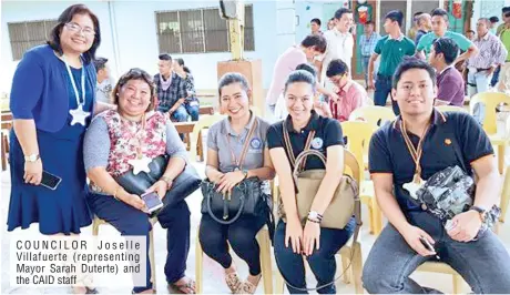  ??  ?? COUNCILOR Joselle Villafuert­e (representi­ng Mayor Sarah Duterte) and the CAID staff