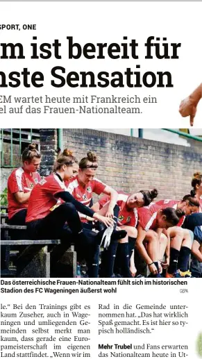  ??  ?? Das österreich­ische Frauen-Nationalte­am fühlt sich im historisch­en Stadion des FC Wageningen äußerst wohl