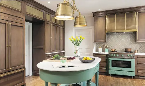  ?? MARK LUTHRINGER ?? This kitchen project by designer Caryn Cramer used Benjamin Moore’s Parsley Snips green on a free-standing work surface that was custom-built by Van Walker Woodworkin­g. The Blue Star french door oven is a similar green.