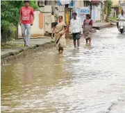  ?? DC ?? Floodwater­s still remained on the streets and in some houses of Alwal on Monday. —