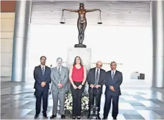  ?? Francisco López Matán / el Diario ?? La estatua fue donada por la Asociación Chihuahuen­se de Abogados