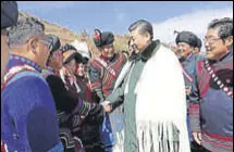  ?? COURTESY: XINHUA ?? Chinese President Xi meets with Yi ethnic group
