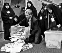  ?? REUTERS ?? Poll workers empty ballot boxes after the parliament­ary election voting time ended in Tehran on Saturday