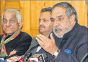  ?? DEEPAK SANSTA/ HT ?? Congress MP Anand Sharma during a press conference in Shimla on Monday.