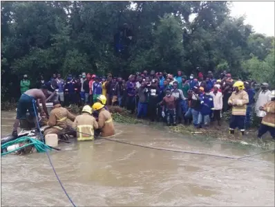  ??  ?? VILLAGERS follow proceeding­s yesterday as Gweru fire fighters retrieve the bodies of six people who drowned after their car was washed away as they attempted to cross a flooded river along the Gweru-Matobo Road
