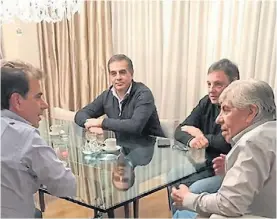  ?? PRENSA CAI ?? Reunión. De la CD con el ministro Ritondo (izq), ex vocal.