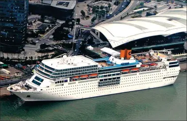  ?? WANG DONGMING / CHINA NEWS SERVICE ?? A cruise ship docks at Xiamen port in Fujian province.