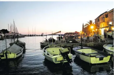  ??  ?? Ein Sommer wie damals (2019): Werden heuer in Maslinica die Marina und die Lokale aufsperren?