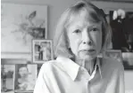  ?? KATHY WILLENS/ ASSOCIATED PRESS ?? AMY SUSSMAN/GETTY
BOTTOM: Joan Didion, 2005.
Her memoir of widowhood came out just months after her daughter, pictured behind her, died.