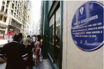  ??  ?? Placa na rua 7 de Abril referente ao Diários Associados, que também abrigou a primeira sede do Masp