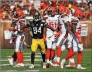  ?? TIM PHILLIS — THE NEWS-HERALD ?? Steelers receiver Antonio Brown caught all 11 passes thrown his way against the Browns on Sept. 10.