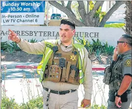  ?? AGENCIES ?? (L-R) First responders move a shooting victim to an ambulance in downtown Chicago while police investigat­e after a shooting inside Geneva Presbyteri­an Church in Laguna Woods, California.