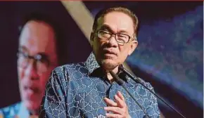  ?? PIC BY AHMAD IRHAM MOHD NOOR ?? PKR president-elect Datuk Seri Anwar Ibrahim says several Pakatan Harapan pledges have to be postponed until the country regains its financial health.