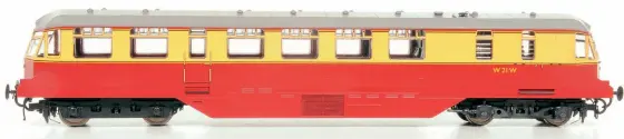 ??  ?? BELOW: The bodyshell is nicely tooled throughout with separate parts employed in places to provide further enhancemen­t. This includes the etched grille on the underframe valancing with a representa­tion of the radiator behind.