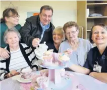  ??  ?? > Kev Johns and staff enjoy a spot of high tea with Pauline Austin and Julia Donne on Onnen ward