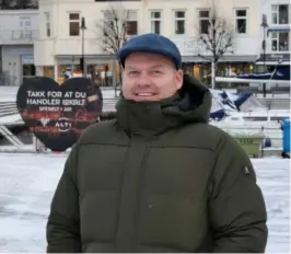  ?? FOTO: FRANK JOHANNESSE­N ?? SER IKKE NOE GALT: Daglig leder i Arendal by AS, Sverre Knutsen, ser ikke på det som noe stort problem at Tvedestran­d Naeringsfo­rening kjøper blomstene sine i Arendal.