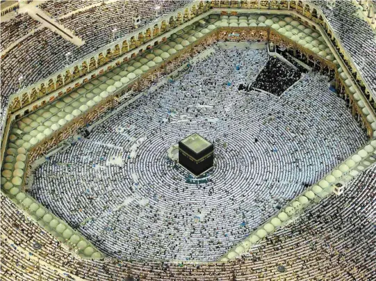  ?? PHOTO D’ARCHIVES ?? La mosquée al-harâm, à La Mecque, est la plus importante au monde. Elle peut accueillir deux millions de fidèles durant le pèlerinage.
