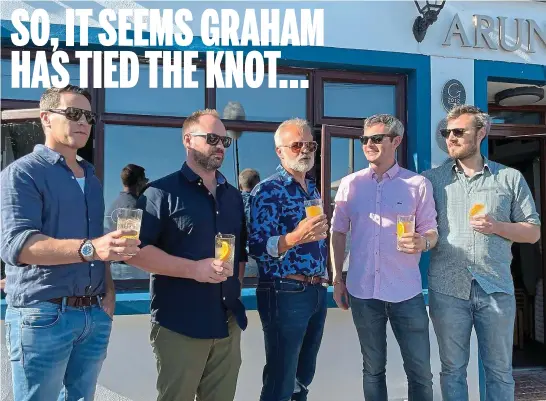  ?? ?? Glassy lads: Graham Norton was spotted with pals at Arundel’s last week before the weekend celebratio­ns at Bantry House