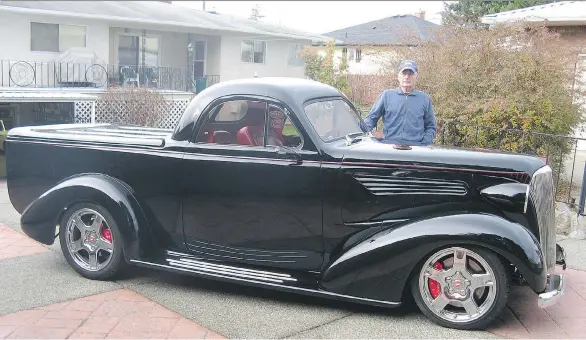  ?? PHOTOS: ALYN EDWARDS ?? Joe Fort shows off the Australian-built 1937 General Motors Holden Ute — short for utility coupe — he has turned into a world-class custom car.